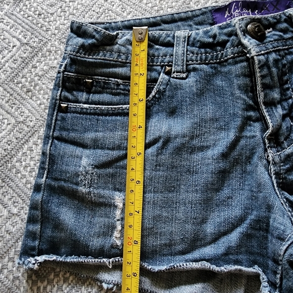 Miley Cyrus Max Azria Vintage Distressed Jean Cutoff Shorts Size 7 - Picture 9 of 10